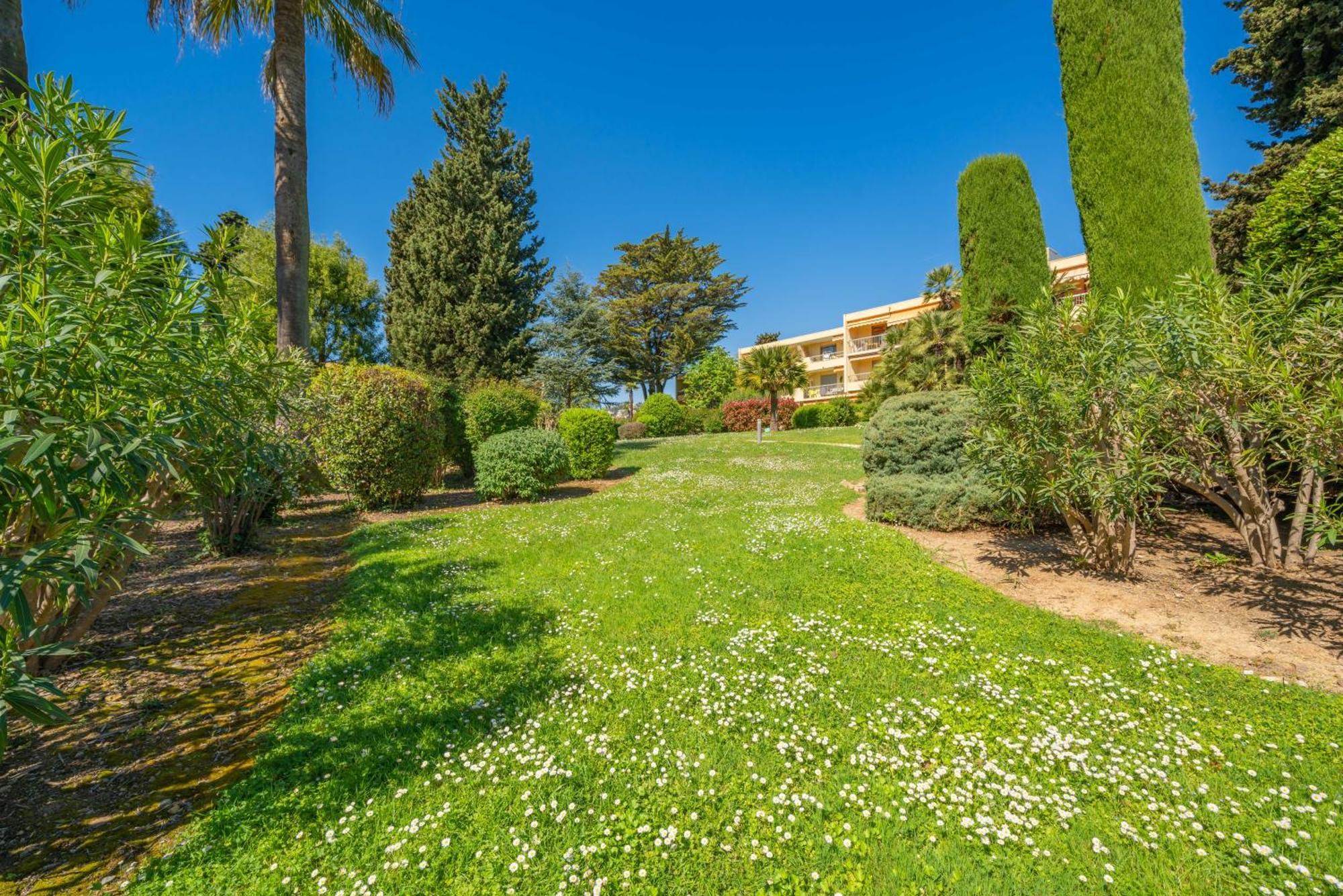 Spacious Apartment At A 5 Min Walk From The Beach Antibes Eksteriør billede